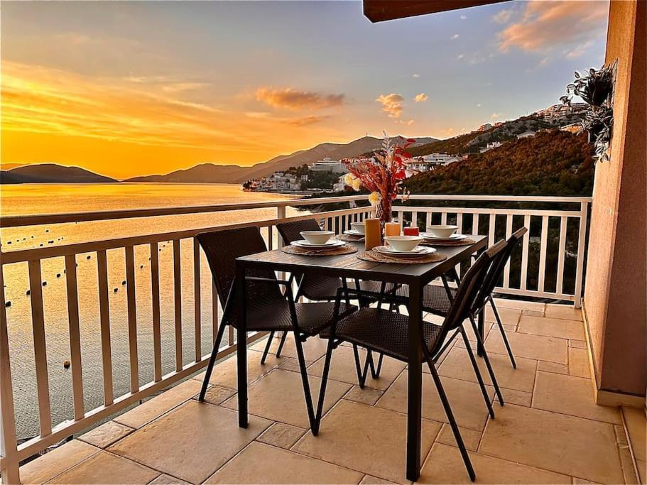 Beautiful Fully Renovated Apartment By The Sea, Large Balcony With Enchanting Views Неум Екстер'єр фото