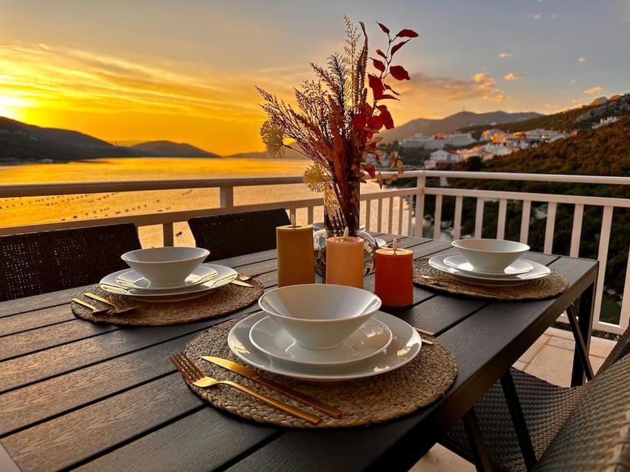 Beautiful Fully Renovated Apartment By The Sea, Large Balcony With Enchanting Views Неум Екстер'єр фото