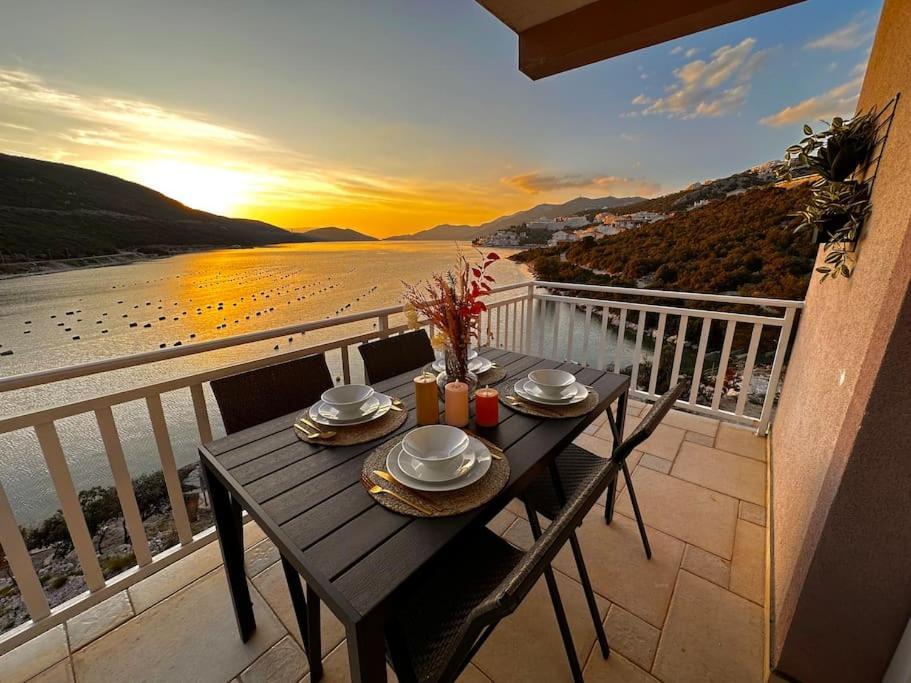Beautiful Fully Renovated Apartment By The Sea, Large Balcony With Enchanting Views Неум Екстер'єр фото