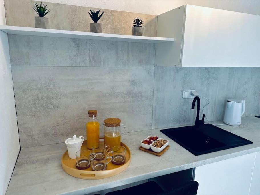 Beautiful Fully Renovated Apartment By The Sea, Large Balcony With Enchanting Views Неум Екстер'єр фото