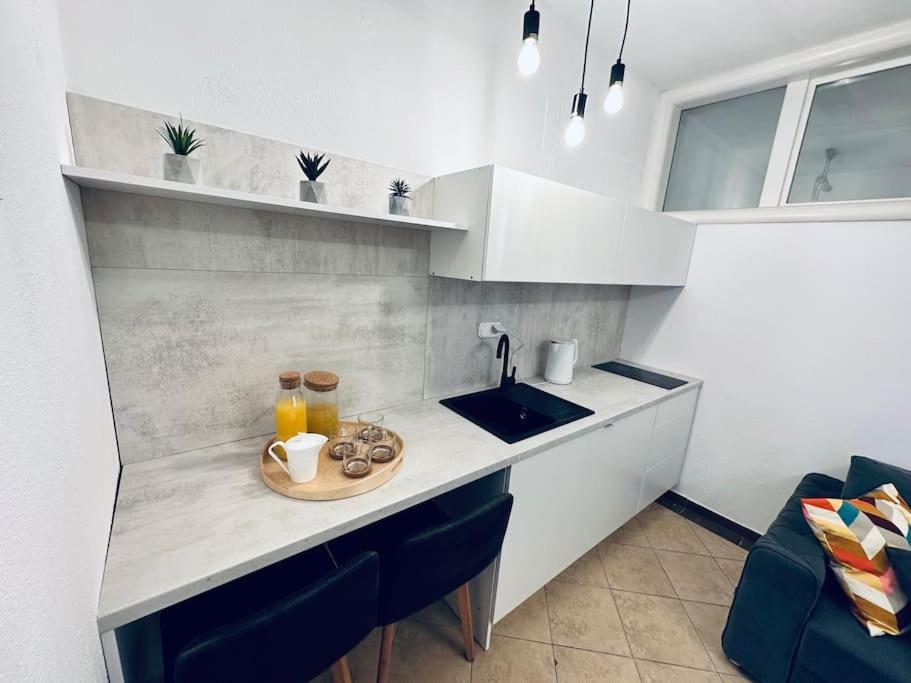 Beautiful Fully Renovated Apartment By The Sea, Large Balcony With Enchanting Views Неум Екстер'єр фото